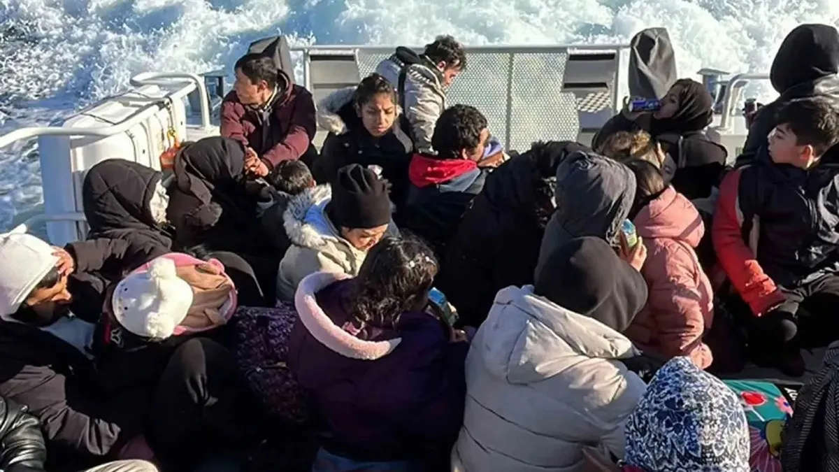 44 düzensiz göçmen karada mahsur kaldı