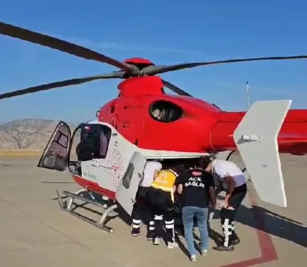 ambulans-helikopter-71-yasindaki-hasta-icin-havalandi-1698755805509.jpg