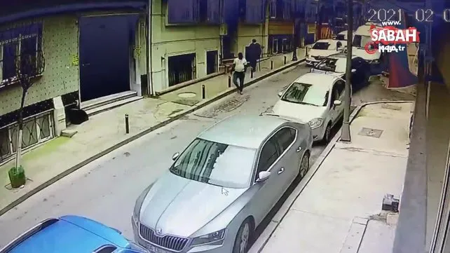 İstanbul’un göbeğinde dehşet anları: Bastonlu yaşlı adam takla attı | Video