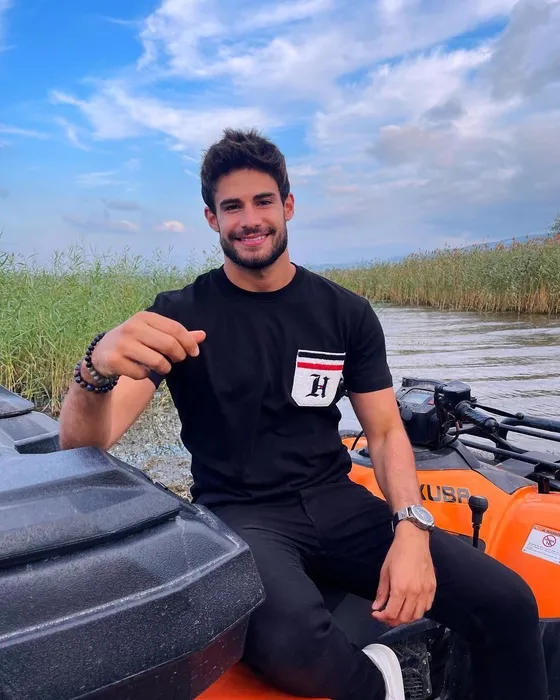 Aşk-ı Memnu’nun Bülent’iydi! Batuhan Karacakaya’nın sevgilisini görenler bir daha baktı