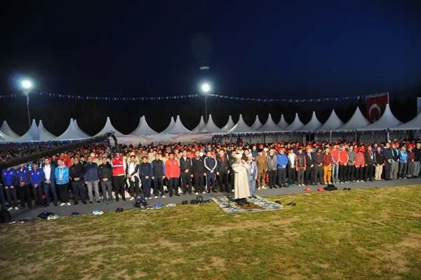 Son dakika: Sabah namazını kılıp yürüyüşe geçtiler