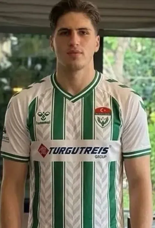 son-dakika-futbolcu-cinayetinde-yeni-gelisme-baba-kadayifciogluna-yurt-disi-cikis-yasagi-1774444042560.jpg Son dakika: Futbolcu cinayetinde yeni gelişme: Baba Kadayıfcıoğlu’na yurt dışı çıkış yasağı