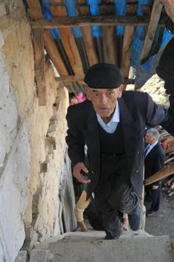Şehit madencinin babasının evi yenilendi