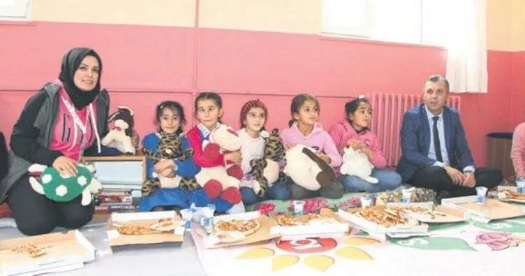 Şehit Çocukları Yardımlaşma Derneği’nden sınır köylerinde okuyan çocuklara pizza sürprizi