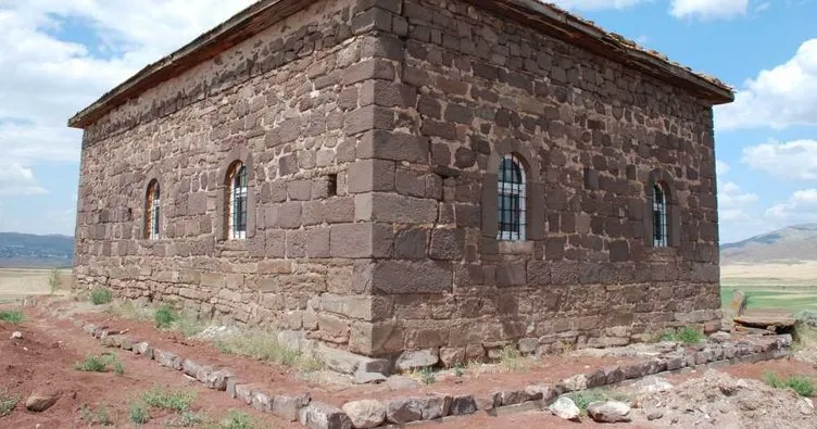 Tarihi camide, kitabe gün yüzüne çıkarıldı