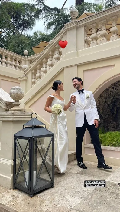 Üç kız kardeş bir arada her biri ayrı güzel Yeni gelin Pınar Deniz’in ablası Huri Deniz paylaşımlara doyamadı!