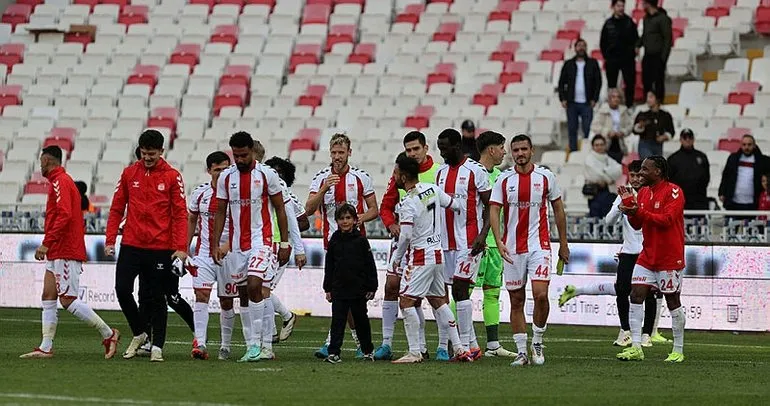 Sivasspor 10 kişiyle Rizespor’u mağlup etti