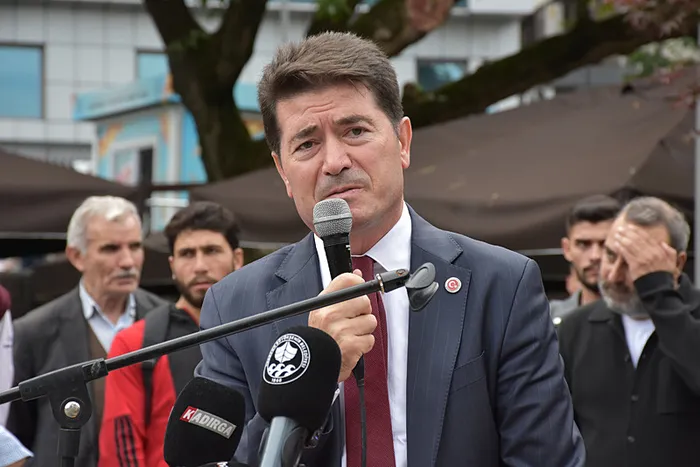 CHP'li belediyeyi 2.5 milyonluk ceza da durduramadı! 150 ton çöpü yol kenarına döktüler