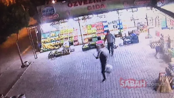 Konya'da marketten yapılan keserli soygun anları güvenlik kameralarına yansıdı