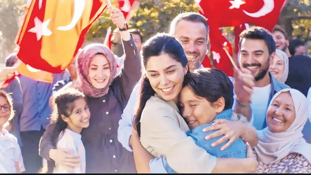 Halkbank'ın 15 Temmuz Demokrasi ve Millî Birlik Günü'nün 10. yılı için hazırladığı reklam filmi görseli.