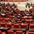 İlk kez bir bakan azledildi