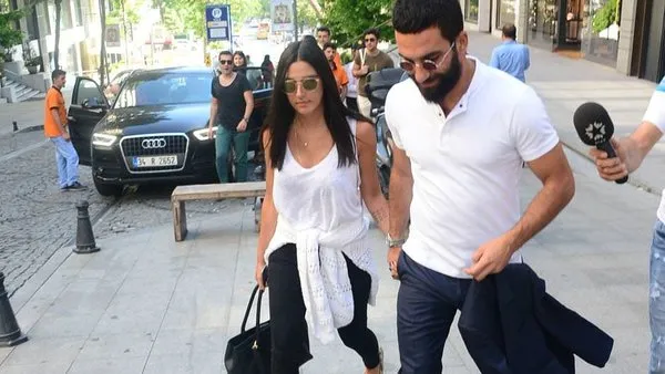 Arda Turan ile Aslıhan Doğan ilk kez el ele