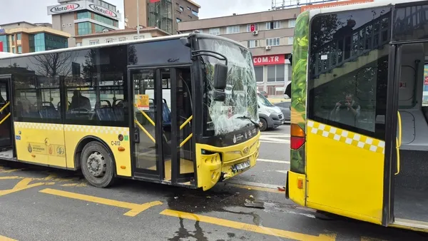 uskudarda-iki-iett-otobusu-carpisti-4-yarali-1793193010651.jpg