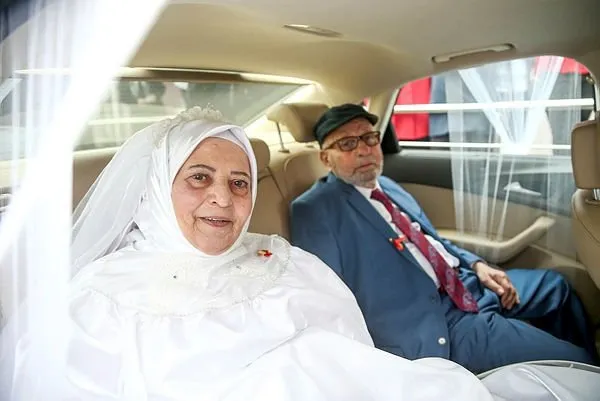 62 yıl sonra gelinlik ve damatlığa kavuştular