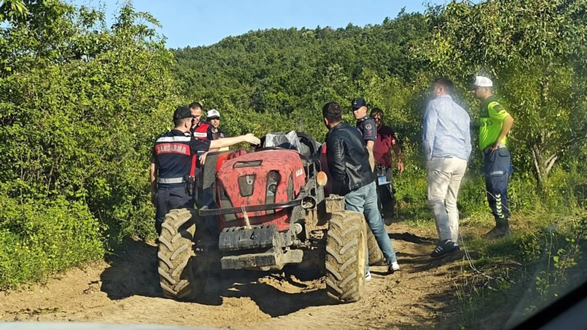 Bursa’da kan donduran olay: Tarlasını süren baba traktörle kızını ezdi! Bursa’da kan donduran olay: Tarlasını süren baba traktörle kızını ezdi!