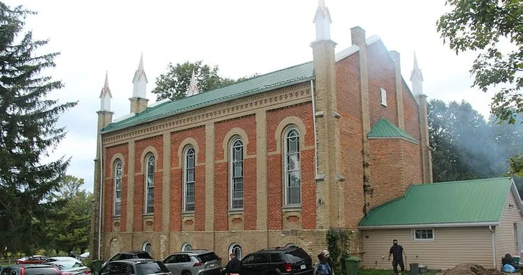 Kanada’daki Uygur Türkleri 148 yıllık kiliseyi camiye çevirdi