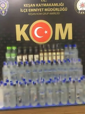 Edirne’de iki araçta 100 şişe kaçak içki ele geçirildi