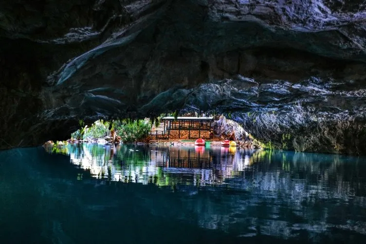 Dünyanın üçüncü, Türkiye’nin en büyük yer altı gölü mağarası!