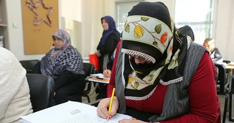 Bursa Nilüfer Belediyesi’nden kadınlara okuma ve yazma kursu