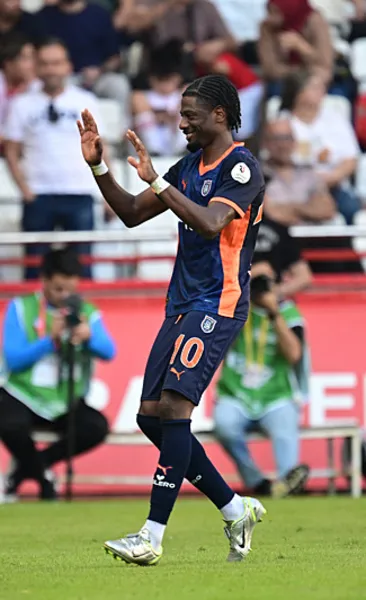 Başakşehir, Antalyaspor’u rahat geçti!