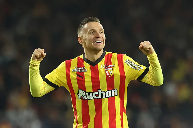 Son dakika haberi: Galatasaray’da sürpriz ayrılık gelişmesi! 5 kulüp birden talip oldu…