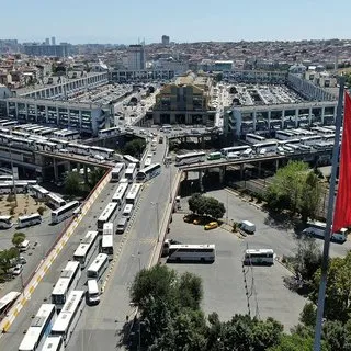 Kurban Bayramı öncesi İstanbul'dan kaçış başladı! Trafik durma noktasında...