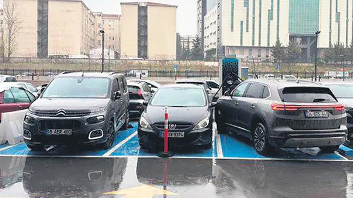 Şarj noktasına hatalı parka ceza geliyor Şarj noktasına hatalı parka ceza geliyor