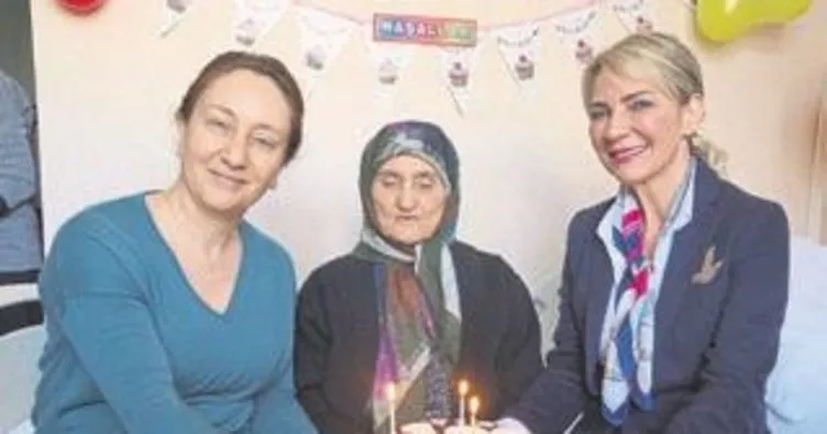 100. yaş gününü hastanede kutladı