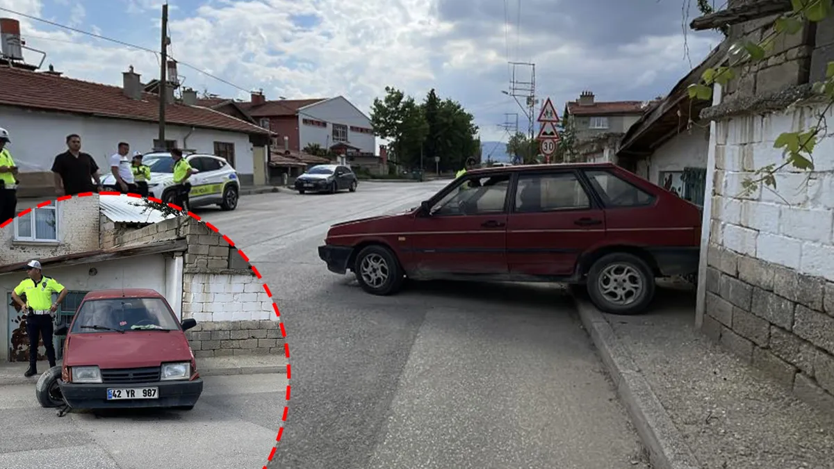 Konya'da polis ekiplerinin 'dur' ihtarına uymayan bir otomobilin duvara çarptığı kaza anı.
