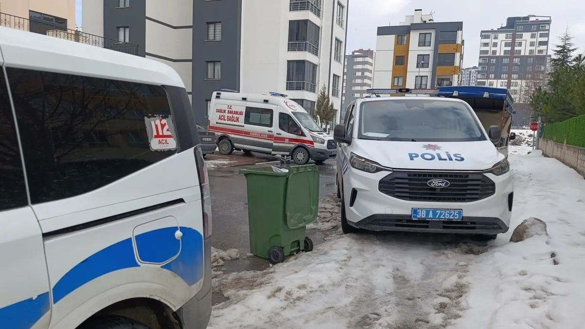 Duştan çıktı, yere yığıldı! 17 yaşındaki genç hayatını kaybetti Duştan çıktı, yere yığıldı! 17 yaşındaki genç hayatını kaybetti