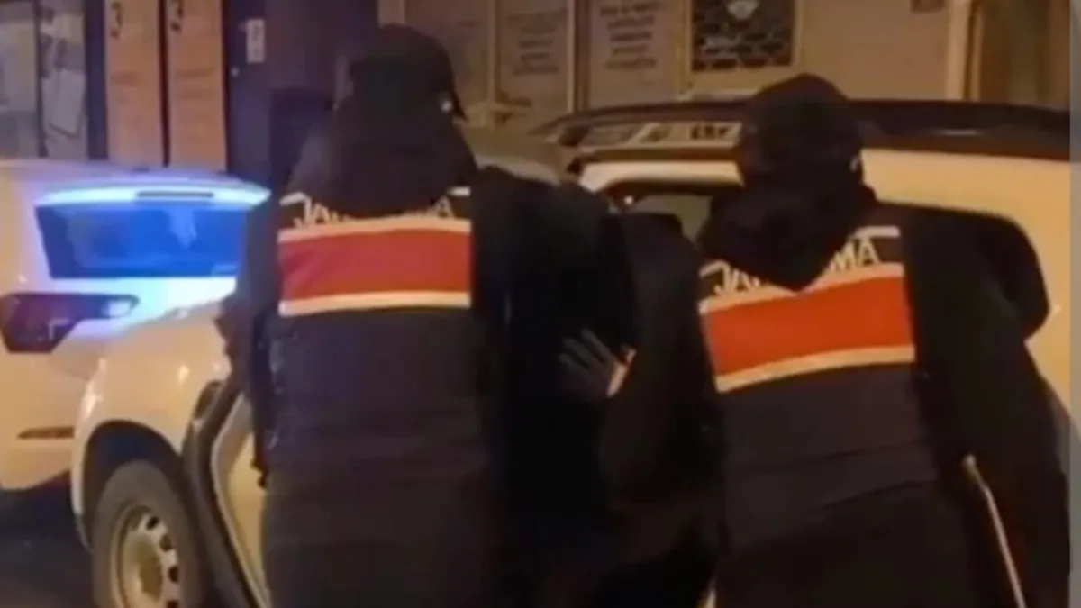 Vatandaşı tehdit edip ikametini kurşunladılar: 2 şüpheli yakalandı! Vatandaşı tehdit edip ikametini kurşunladılar: 2 şüpheli yakalandı!