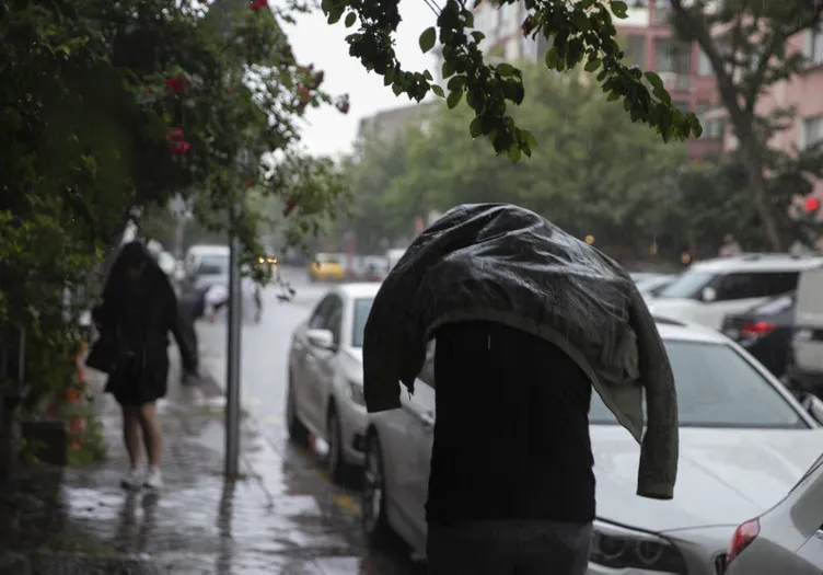 Başkent sele teslim! Vatandaşlardan Mansur Yavaş’a tepki yağdı: Ankara böyle zulüm görmedi