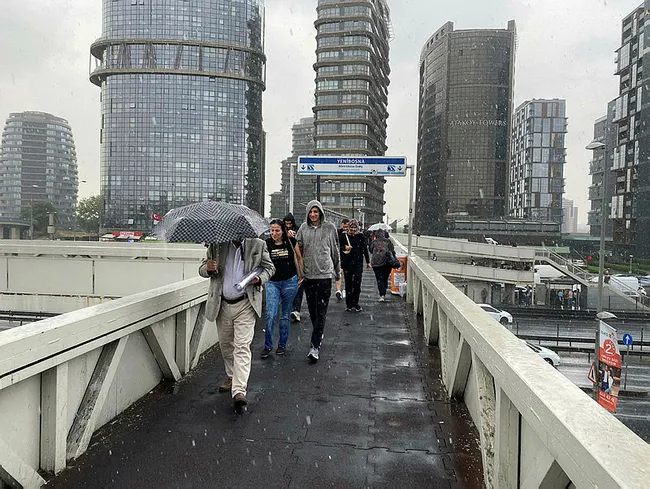 meteorolojiden-istanbul-icin-son-dakika-uyarisi-saganak-yagis-geliyor-saat-verildi-1755615083317.jpg Meteoroloji'den İstanbul için son dakika uyarısı! Sağanak yağış geliyor: Saat verildi