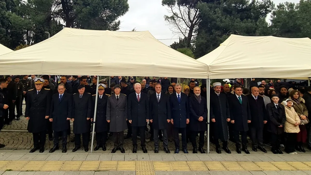 Milli şair Mehmet Akif Ersoy İstiklal Marşı’nın kabulünün 105. yılında törenle anıldı Milli şair Mehmet Akif Ersoy İstiklal Marşı’nın kabulünün 105. yılında törenle anıldı