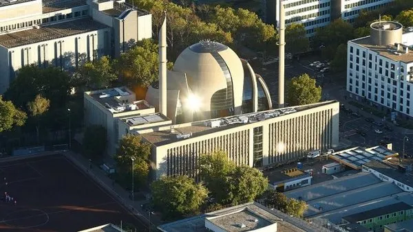 Köln Merkez Camii'nin muhteşem mimarisi