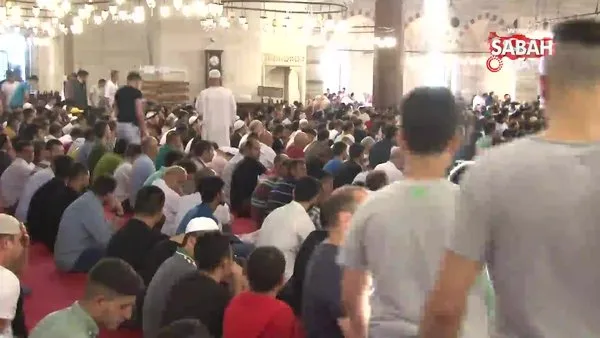 Süleymaniye Camii'nde bayram namazı sonrası sıcak çorba ikramı