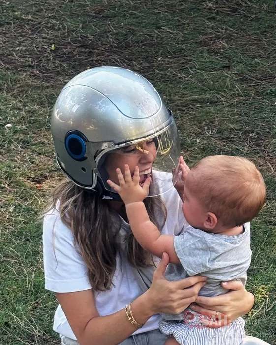 Aslı Enver kızı Elay’ın ilk kez yürüdüğü anları paylaştı! İşte Aslı Enver’in kızının sevimli o anları!