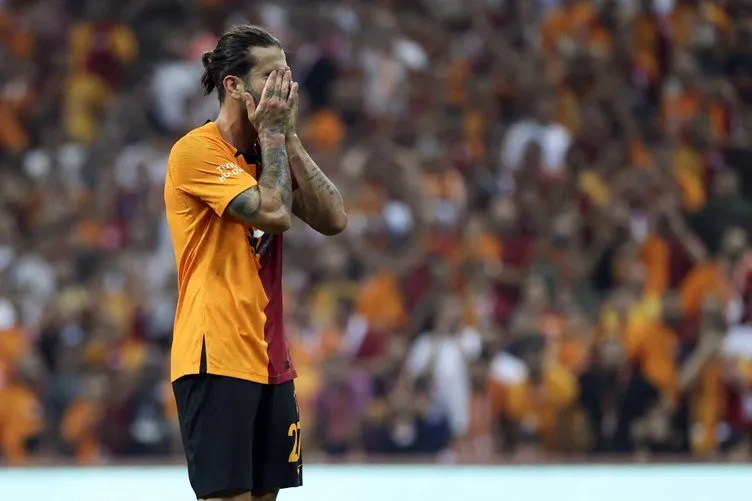 GALATASARAY HABERLERİ: Cimbom’da taşlar yerinden oynayacak! İki ayrılık, iki transfer