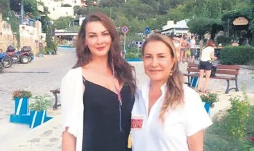 Yunan adalarını annesiyle geziyor