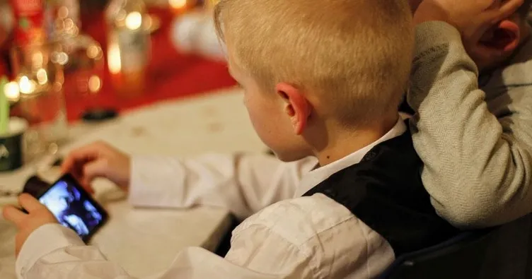 Fransa’da okullarda cep telefonu yasağı