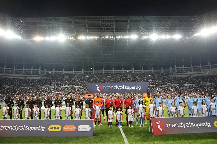 canli-amedspor-trabzonspor-macta-ikinci-yari-oynaniyor-1788205538997.jpeg