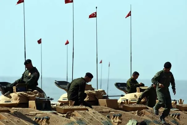 Silopi'de tanklara böyle bakım yaptılar