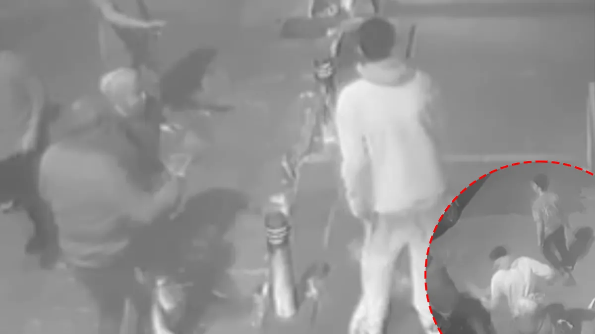 Küçükçekmece’de korku dolu saniyeler! Eski eşinin yanında gördüğü adamı defalarca bıçakladı: Dehşet anları kamerada… Küçükçekmece’de korku dolu saniyeler! Eski eşinin yanında gördüğü adamı defalarca bıçakladı: Dehşet anları kamerada…