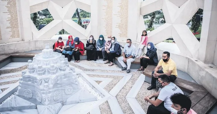 Şehitler makamında dualar kahramanlara