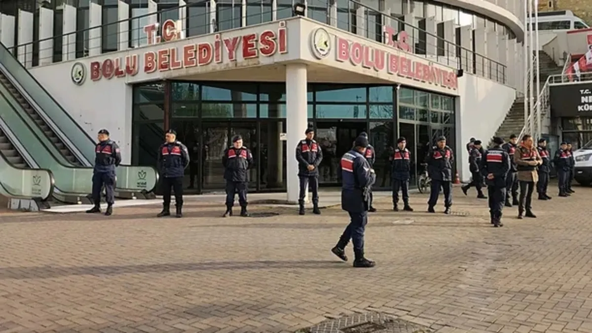 Bolu Belediyesi soruşturmasında yeni gelişme: 3 şüpheli itiraz üzerine yeniden tutuklandı Bolu Belediyesi soruşturmasında yeni gelişme: 3 şüpheli itiraz üzerine yeniden tutuklandı