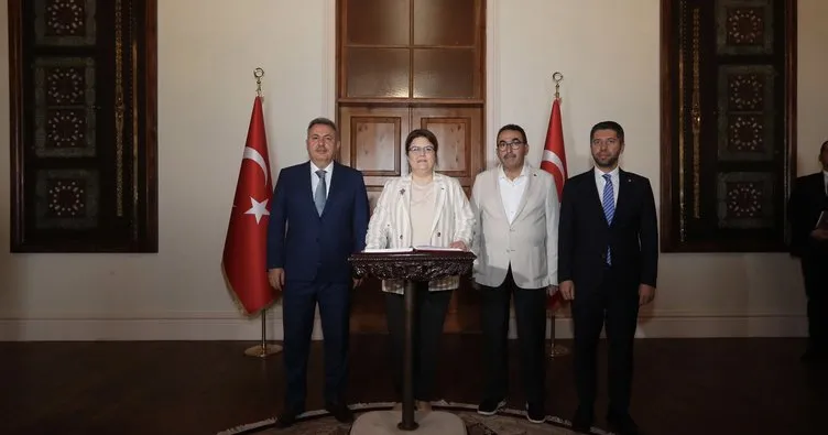 Aile ve Sosyal Hizmetler Bakanı Yanık, Adana’da ziyaretlerde bulundu