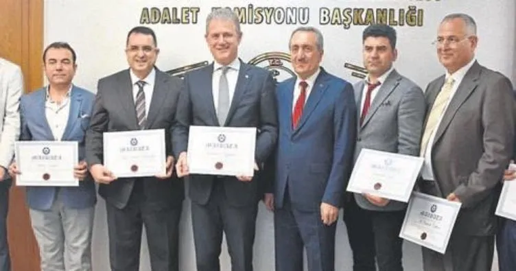 Özgener ve ekibi mazbatalarını aldı