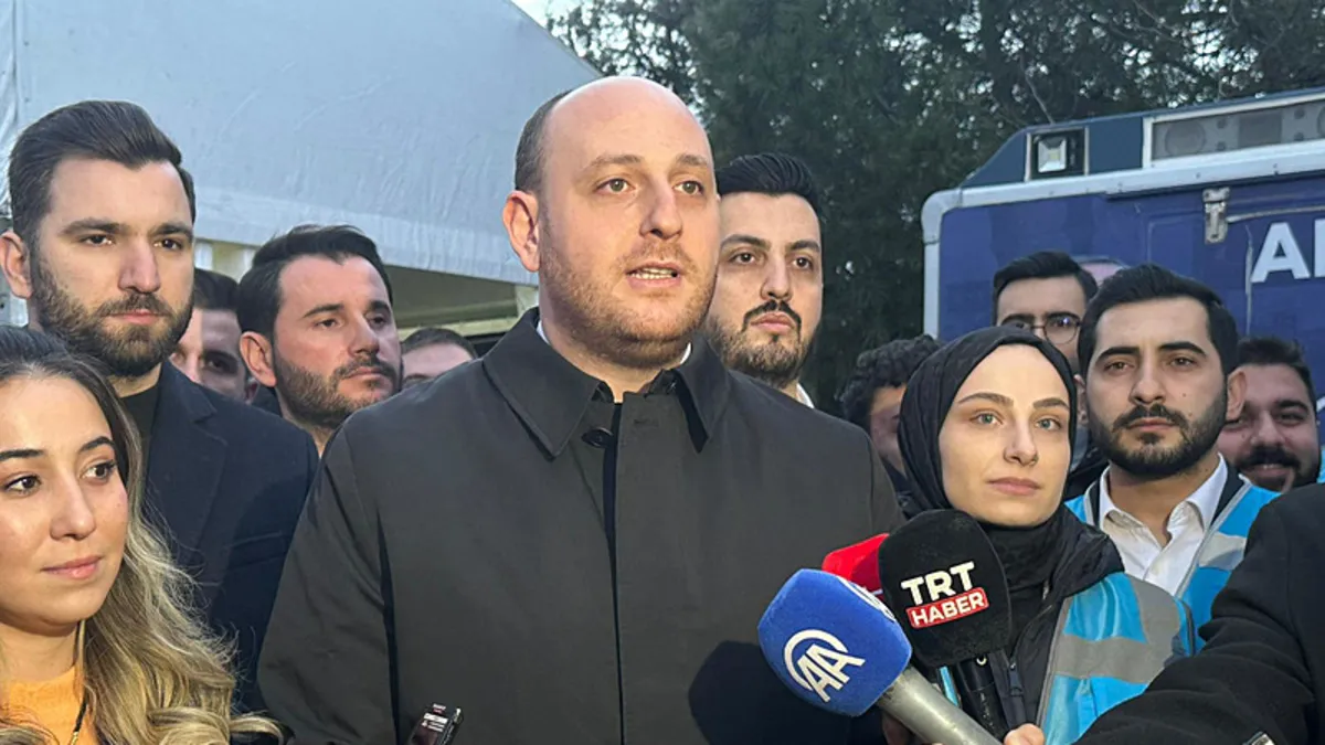 Büyükgümüş, ‘GençNokta’ çadırında vatandaşlarla iftar yaptı Büyükgümüş, ‘GençNokta’ çadırında vatandaşlarla iftar yaptı