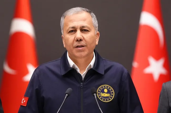 son-dakika-icisleri-bakani-ali-yerlikaya-aci-haberi-duyurdu-3-kahraman-polisimiz-sehit-oldu-1766999289098.jpg SON DAKİKA | İçişleri Bakanı Ali Yerlikaya acı haberi duyurdu: 3 kahraman polisimiz şehit oldu