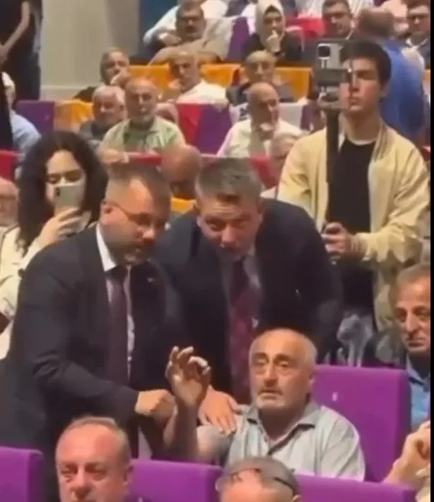 ak-parti-trabzon-il-meclisi-toplantisinda-kirli-algi-operasyonu-kuran-kurslarina-hakaret-edeni-kahraman-ilan-e-1781810506845.jpg